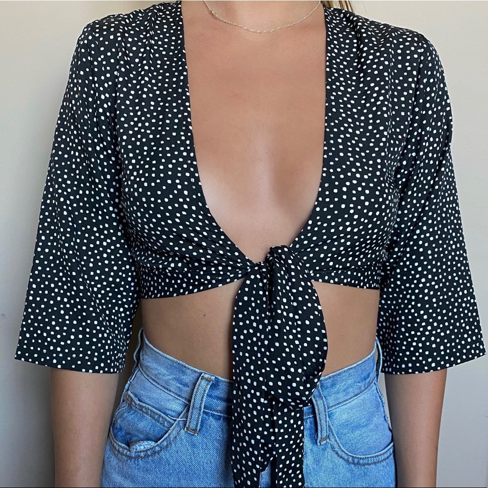Front tie polka dot crop top